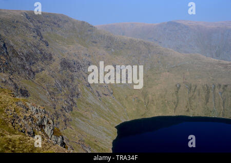 Blea Wasser, langen Stil und die Wainwright High Street von mardale Kranke Bell im Nationalpark Lake District, Cumbria, England, UK. Stockfoto