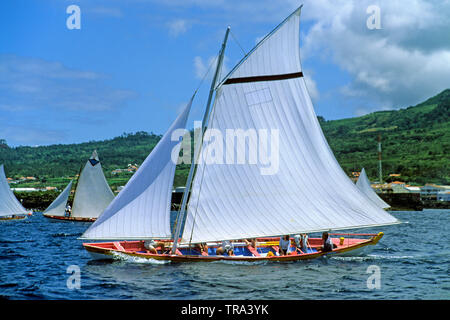 Ehemalige Walfang Boote bei Traditionall jährliche Walfang Yacht Regatta, Sao Roque, die Insel Pico, Azoren, Portugal Stockfoto