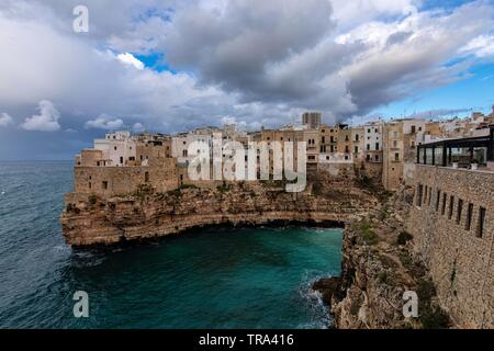 Schöne Polignano a Mare in der Provinz Apulien Italien Stockfoto