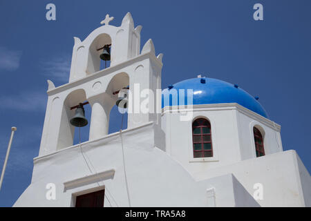 Blue Dome Kirche auf Santorin Stockfoto