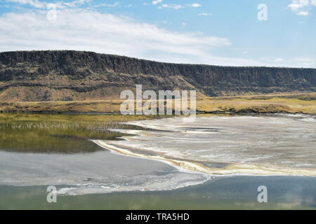 See gegen die ariden Landschaften des Magadi-Sees, Rift Valley, Kenia Stockfoto