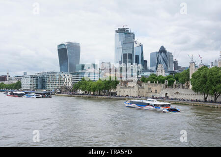 Die City von London der sich ständig ändernden Skyline als neue Wolkenkratzer sind der Mischung hinzugefügt Stockfoto