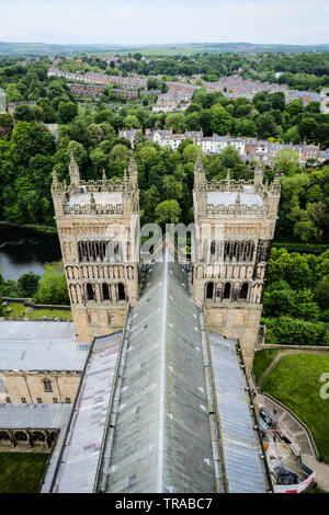 Blick auf Durham, England, von der Spitze des Central Tower in Durham Cathedral Stockfoto