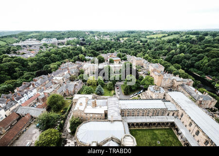 Blick auf Durham, England, von der Spitze des Central Tower in Durham Cathedral Stockfoto