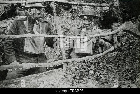 Dieses Foto, dating vor 1922, bezieht sich auf die Bildunterschrift lautet: Warten auf Marines ein Gas Angriff. Die US-Marines waren Spitznamen Teufle Hunden, oder Teufel Hunde. Stockfoto