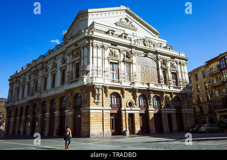 Bilbao, Vizcaya, Baskenland, Spanien: Teatro Arriaga Oper im neobarocken Stil erbaut vom Architekten Joaquín Rucoba im Jahre 1890. Zufällige Menschen i Stockfoto