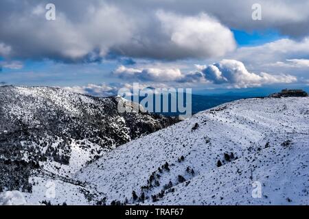 Verschneite Parnitha Mt., Athen, Griechenland Stockfoto