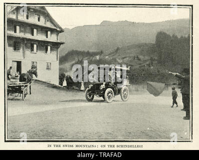 Jahrgang Foto: Motor Car Rennen von Paris nach Wien, 1902. In den Schweizer Bergen, auf der Schindellegi Stockfoto