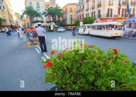 Sorrento, eine Stadt mit Blick auf die Bucht von Neapel im Süden Italiens. Stockfoto