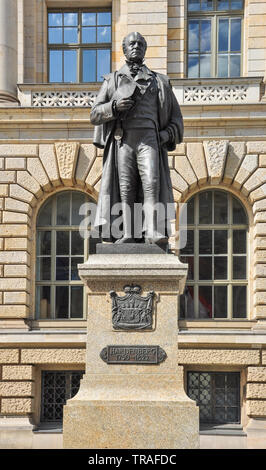 Statue von Karl August von Hardenberg vor dem Landtag Gebäude, Niederkirchnerstrasse,, Berlin, Deutschland Stockfoto