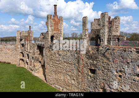 Framlingham Castle ist ein Schloss in der Marktgemeinde Framlingham in Suffolk in England. Eine frühe Motte und Bailey oder ringwork normannische Burg Stockfoto