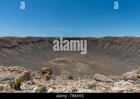 Majestic Meteor Crater Vista im Frühling, Northern Arizona Stockfoto