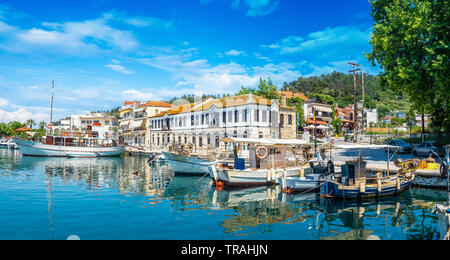 Der alte Hafen von Limenas, Kapital und der wichtigste Hafen der Insel Thassos, Griechenland Stockfoto