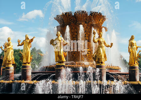 Moskau, Russland - 13. August 2018: vdnh Brunnen der Völkerfreundschaft. Stockfoto