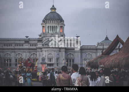 Amphorn Satharn Villa Bangkok Thailand Dezember 2018 Royal Barge Suphannahong Garuda ist für spielen Die perfermance im Winter Festival in Bangkok P angezeigt Stockfoto