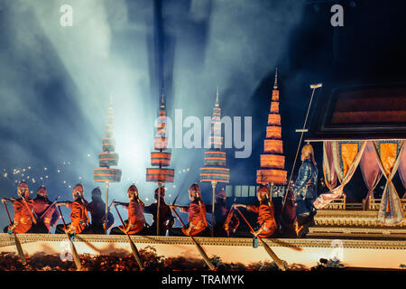 Amphorn Satharn Villa Bangkok Thailand Dezember 2018 Royal Barge Suphannahong Garuda ist für spielen Die perfermance im Winter Festival in Bangkok P angezeigt Stockfoto