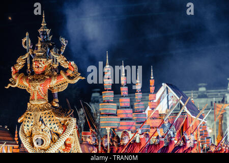 Amphorn Satharn Villa Bangkok Thailand Dezember 2018 Royal Barge Suphannahong Garuda ist für spielen Die perfermance im Winter Festival in Bangkok P angezeigt Stockfoto