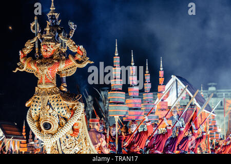 Amphorn Satharn Villa Bangkok Thailand Dezember 2018 Royal Barge Suphannahong Garuda ist für spielen Die perfermance im Winter Festival in Bangkok P angezeigt Stockfoto