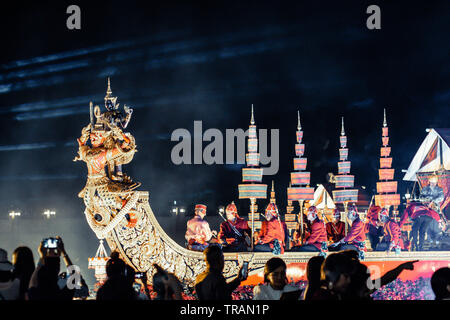 Amphorn Satharn Villa Bangkok Thailand Dezember 2018 Royal Barge Suphannahong Garuda ist für spielen Die perfermance im Winter Festival in Bangkok P angezeigt Stockfoto