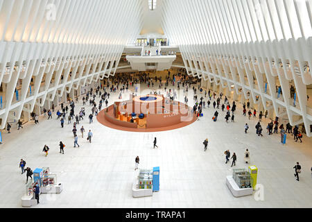 Westfield World Trade Center, Einkaufszentrum am World Trade Center Komplex in Manhattan. Berühmte Bulgari Boutique Stockfoto