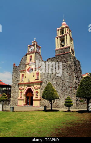 Parroquia San Juan Bautista. Katholische Kirche in Huitzilac, Morelos, Mexiko. Stockfoto