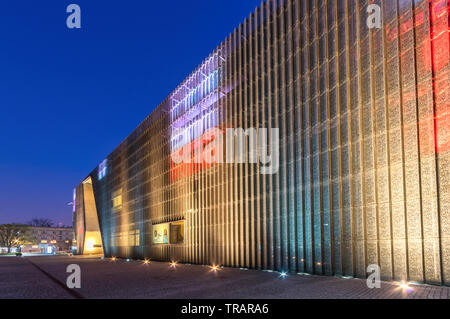 Polen, Warschau: Außenansicht des POLIN-Museums für Geschichte polnischer Juden im ehemaligen jüdischen Viertel der Hauptstadt. Stockfoto