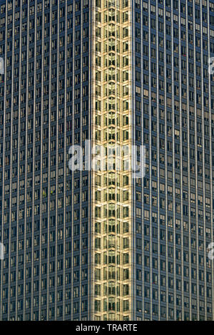 Edelstahl Fassade, One Canada Square, Canary Wharf, London, Großbritannien Stockfoto