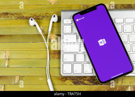 Sankt-Petersburg, Russland, Juni 2, 2018: Microsoft OneNote office Symbol auf Apple iPhone X-close-up. Microsoft eine Note App Symbol. Micr Stockfoto