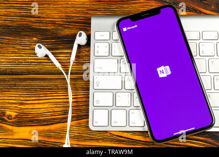 Sankt-Petersburg, Russland, Juni 2, 2018: Microsoft OneNote office Symbol auf Apple iPhone X-close-up. Microsoft eine Note App Symbol. Micr Stockfoto