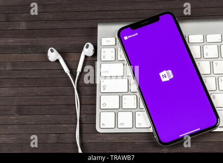 Sankt-Petersburg, Russland, Juni 2, 2018: Microsoft OneNote office Symbol auf Apple iPhone X-close-up. Microsoft eine Note App Symbol. Micr Stockfoto