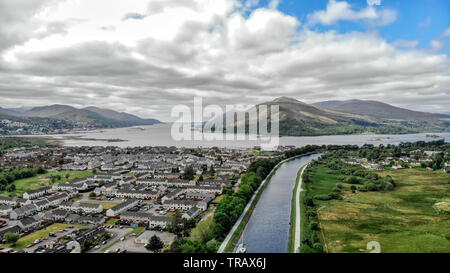 Neptune Schlösser, Luftaufnahme von drohne des Caledonian Canal, Spean Bridge, Schottland, Großbritannien Stockfoto