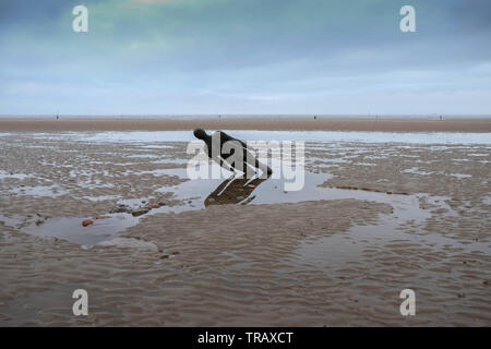 Antony Gormley Ein weiterer Ort kunst Installation, Crosby Strand, Liverpool Stockfoto