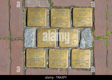Gedenktafeln in Gouda, Niederlande für die jüdischen Opfer, die zu und ermordet, deportiert wurden im Lager Sobibor (Polen) Stockfoto