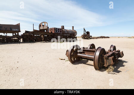 Verrostete Züge im Bahnhof Friedhof in Uyuni, Bolivien Stockfoto