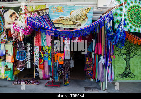 Typische souvernir Shop in La Fortuna aus Costa Rica Stockfoto