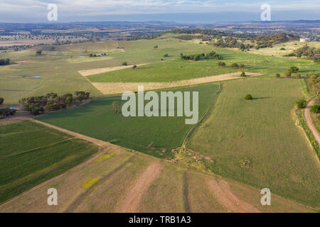 Luftaufnahme der ländlichen Landschaft in Cowra Central Western NSW Australien. Cowra ist eine landwirtschaftliche Region. Stockfoto