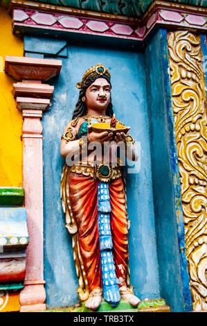 Detail Arbeit in Gopuram, Hindu Tempel in Pondicherry, Indien Stockfoto