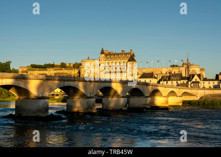 Renaissance Schloss von Amboise bei Sonnenuntergang, Tal der Loire, Weltkulturerbe der UNESCO, Indre et Loire, Center-Val de Loire, Frankreich Stockfoto