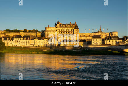 Renaissance Schloss von Amboise bei Sonnenuntergang, Tal der Loire, Weltkulturerbe der UNESCO, Indre et Loire, Center-Val de Loire, Frankreich Stockfoto