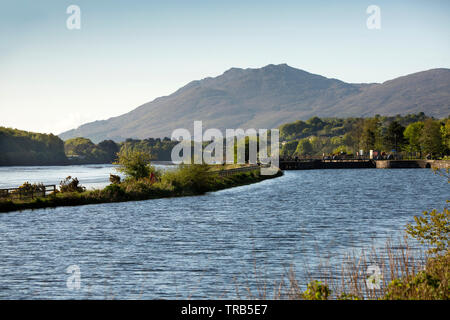 Nordirland, Co Armagh und Newry Newry Kanal neben dem Fluss, Blick Richtung Great Eastern Greenway und Cooley Mountains Stockfoto