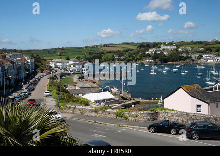 Dunstanville Terrasse und Falmouth Harbour in Cornwall an einem sonnigen Sommer Stockfoto