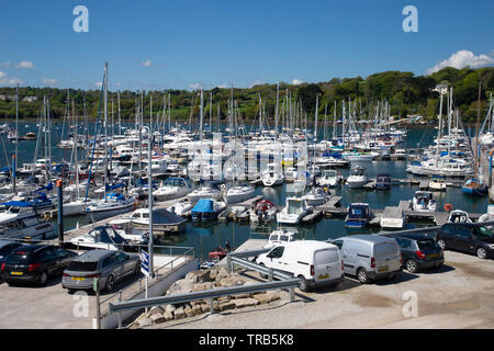Marina Falmouth in Cornwall ist einer der größten natürlichen Deep sea Häfen der Welt und in den geschützten Gewässern der Fal estuary Stockfoto