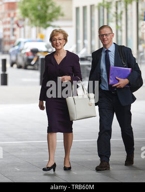 London, Großbritannien. 2. Juni 2019. Andrea Leadsom kommt vor ihrem Auftritt auf dem Andrew Marr Show. Quelle: Thomas Bowles/Alamy leben Nachrichten Stockfoto