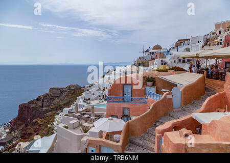 Farbenfrohe Gebäude in Oia Santorini Insel Stockfoto