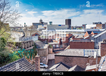 Blick auf die Altstadt und die neueren Gebäude, Stockport, Cheshire, UK. Stockfoto