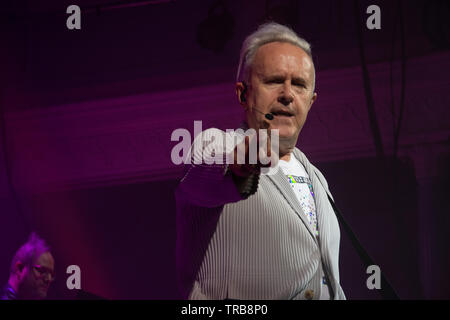 Fotos von Howard Jones im Queens Hall Edinburgh Schottland. 35 Jahre Jubiläum der "Menschen Lib' Album und verwandeln den 31. Mai 2019 Stockfoto