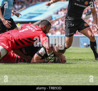 01.06.2019 Twickenham, England. Jonny Hill Lastkähne für ein Exeter versuchen in der 31 Minute der Premiership Final 2019 Spiel zwischen Exeter Rugby und RFC Sarazenen. © Phil Hutchinson/Alamy Stockfoto