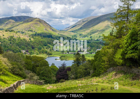 Die Ansicht dunmail Heben mit Helm Crag, Grasmere und die Fells von Rydal und große Rigg nach rechts in den Lake District Stockfoto