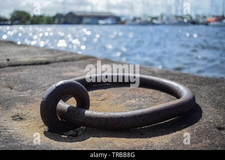 Alten Liegeplatz Ring an den Docks Stockfoto