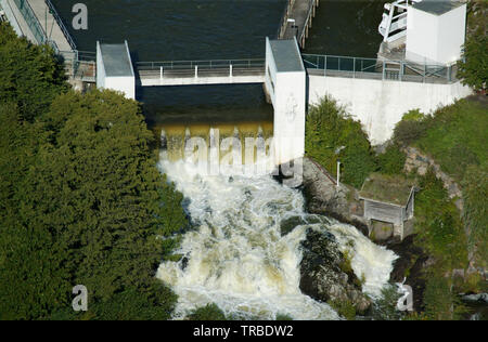 Luftaufnahme der Wasserfall Mossefossen am Auslass der See Vansjø in Moss, Østfold Norwegen. Vansjø ist der größte See in Østfold. Der See Vansjø und die umliegenden Seen und Flüsse sind ein Teil des Wassers, das System namens Morsavassdraget. September, 2006. Stockfoto